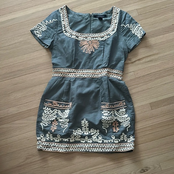 French Connection Dresses & Skirts - French Connection - Embroidered Gray Dress - Size 8